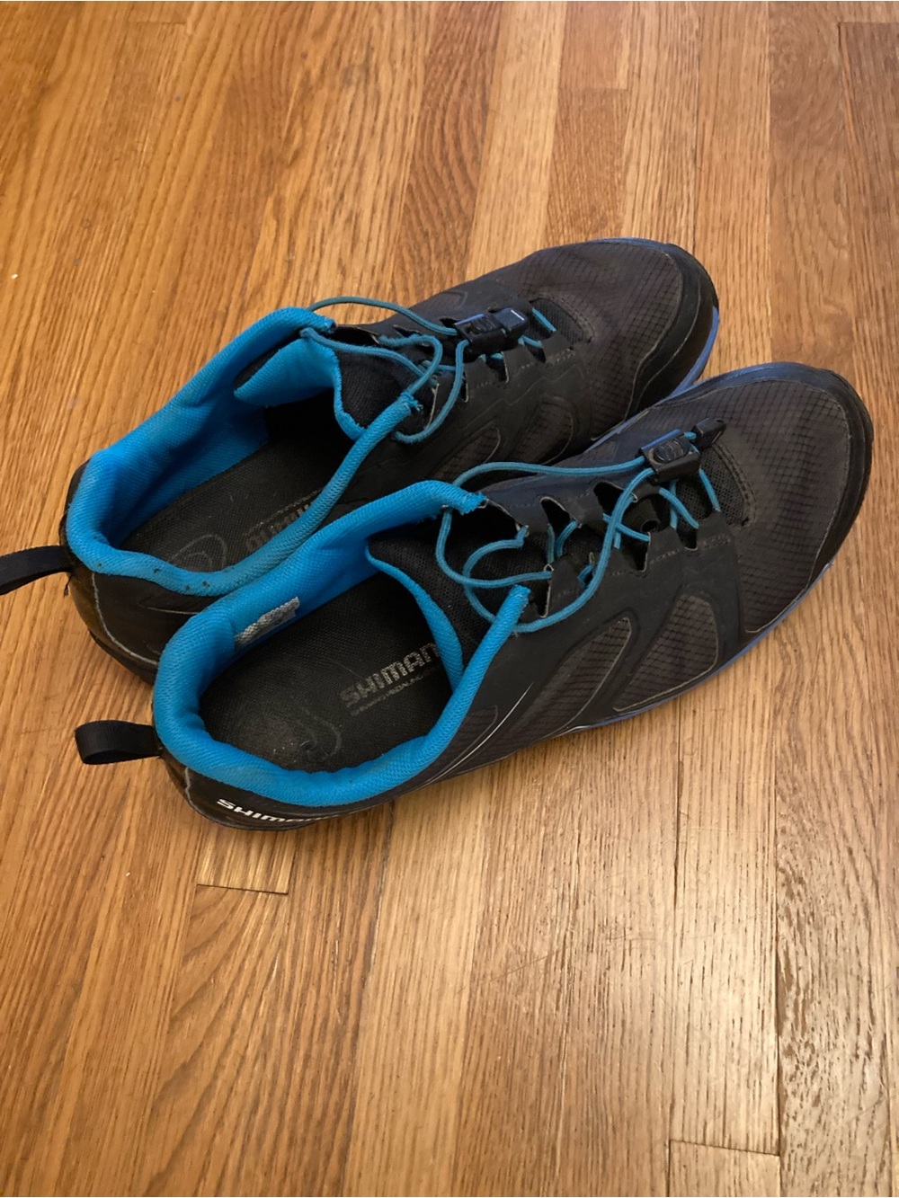 Shimano Men's Black Athletic Cycling Shoes with Teal Lining
